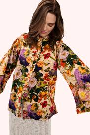 Powder Short Velvet Jacket - Cream Posy