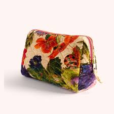 Powder Quilted Wash Bag - Cream Posy